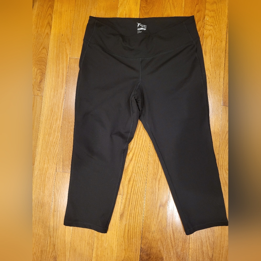 Old Navy Active Black Cropped Leggings Size XL